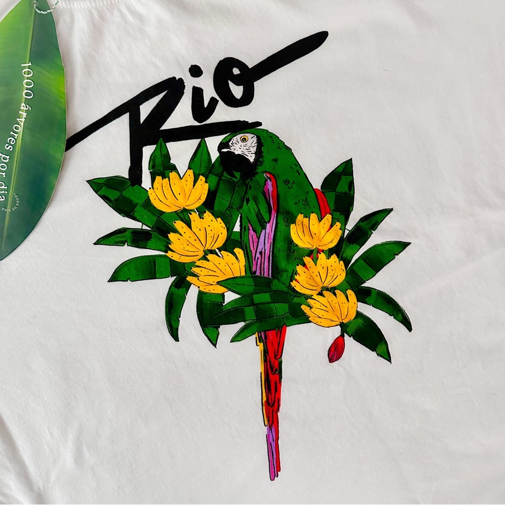 NWT- FARM RIO Classic Macaw Organic Cotton Bird T Shirt